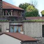 D'hotes Et Du Tapissier 4*