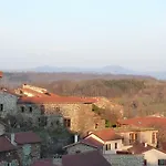 D'hotes Et Du Tapissier
