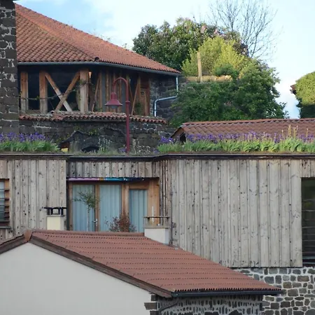 D'hotes Et Du Tapissier 4*