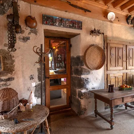 D'hotes Et Du Tapissier Polignac (Haute-Loire)