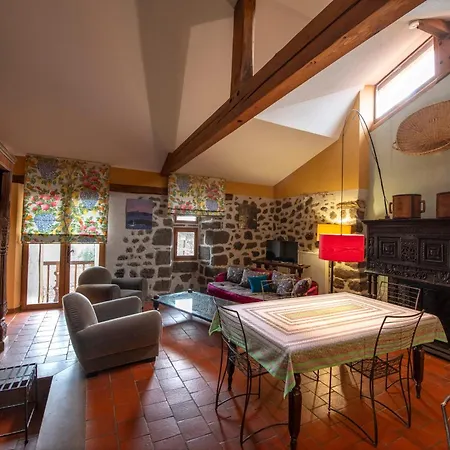 D'hotes Et Du Tapissier Guest house