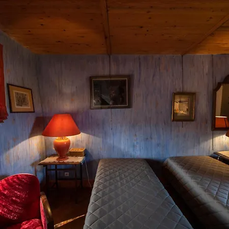 D'hotes Et Du Tapissier 4*