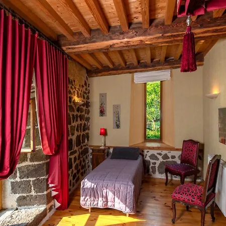 D'hotes Et Du Tapissier Penzion Polignac (Haute-Loire)