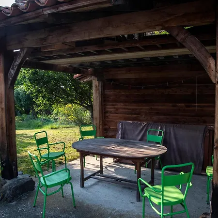 D'hotes Et Du Tapissier 4*