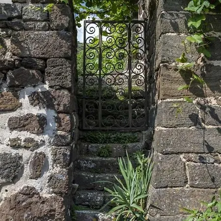 D'hotes Et Du Tapissier 4*