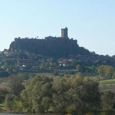 D'hotes Et Du Tapissier 4*