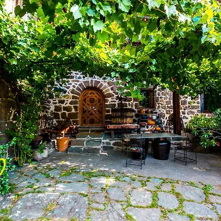 D'hotes Et Du Tapissier Guest house