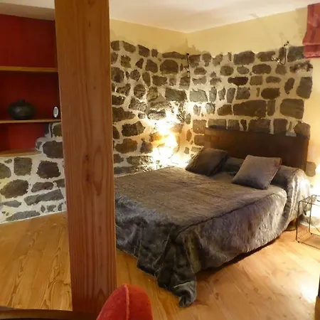 D'hotes Et Du Tapissier 4*