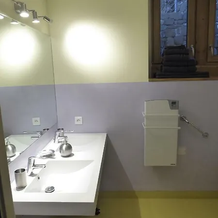 D'hotes Et Du Tapissier 4*