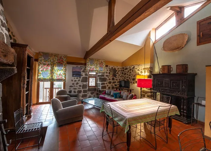 D'hotes Et Du Tapissier Гостевой дом