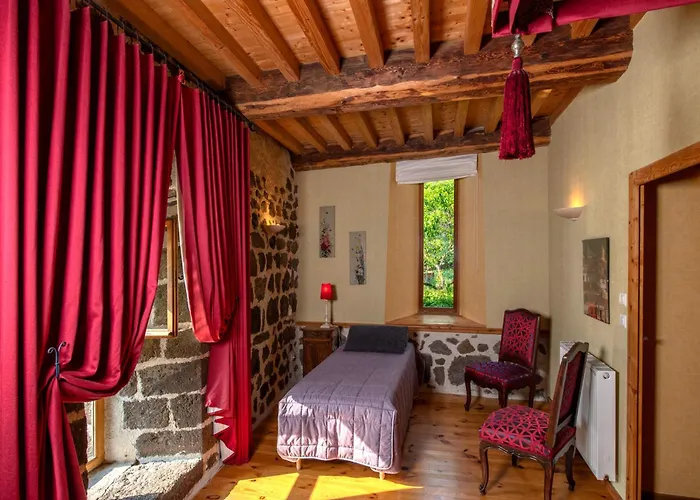 D'hotes Et Du Tapissier Гостевой дом Polignac (Haute-Loire)